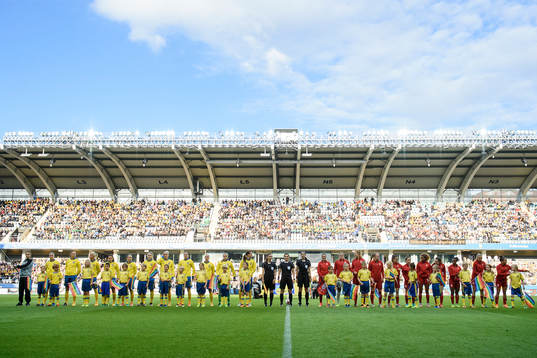 s och Sveriges spelare vid lineup innan