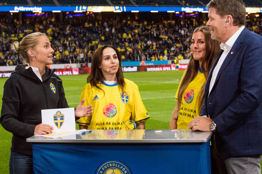 Emelie Ölander och Svenska Spels VD Lennart Käll i en