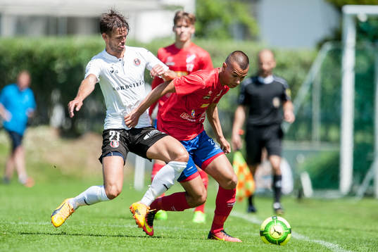 Hittarps Mattias Hallberg och Höganäs Sumar Almadjed