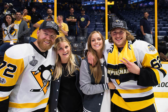 Pittsburghs Patric Hörnqvist med sin hustru Malin och Carl