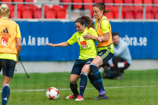 Sveriges Josefin Johansson i kamp med Petra Andersson