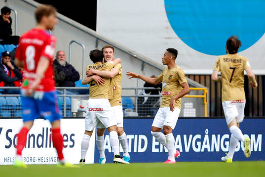 Brommapojkarnas Viktor Gyökeres jublar