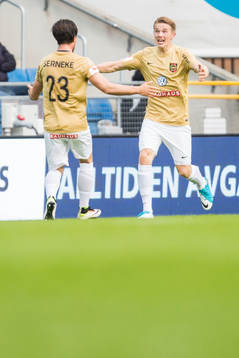 Brommapojkarnas Viktor Gyökeres jublar