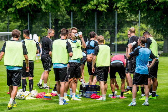 Spelarna tar en vätskepaus