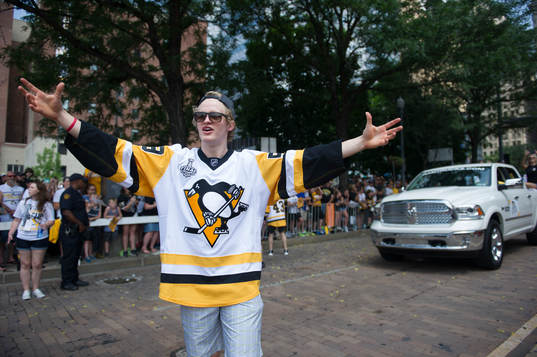 Pittsburgh Penguins' Jake Guentzel crosses the street to