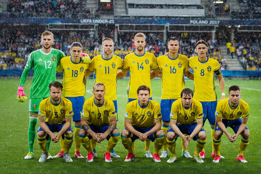 Sveriges spelare ställer upp för en lagbild