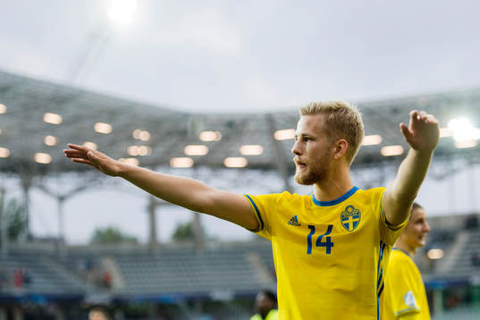 Sveriges Filip Dagerstål tackar publiken