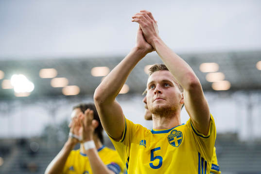 Sveriges Adam Lundqvist tackar publiken