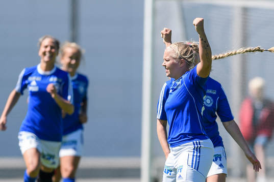 Stattenas Stephanie Petersson jublar efter 2-1