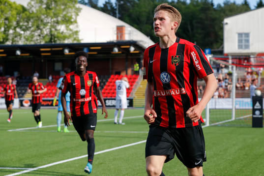 Brommapojkarnas Viktor Gyökeres jublar