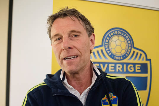 förbundskapten Håkan Ericson intervjuas