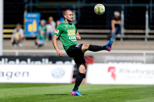 Varbergs Sebastian Starke Hedlund före fotbollsmatchen i Superettan mellan Varberg och Degerfors den 17 juni 2017 i Varberg.