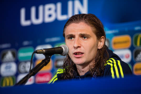 Pawel Cibicki deltar i en presskonferens