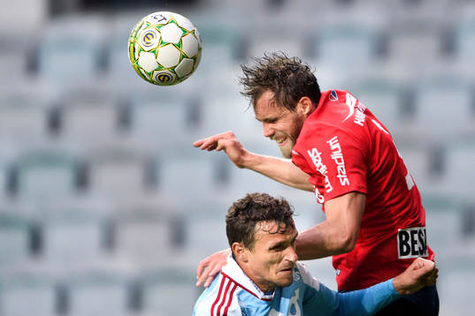 Degerfors Shpetim Hasani i nickduell med Örgrytes Johan