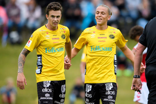 Elfsborgs Rasmus Rosenqvist och Jesper Karlsson jublar efter 2-1