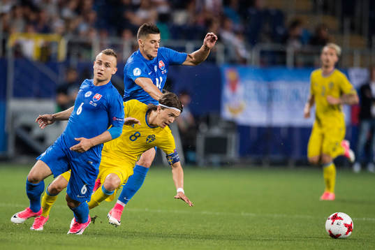 Sveriges Kristoffer Olsson mot Slovakiens Stanislav Lobotka