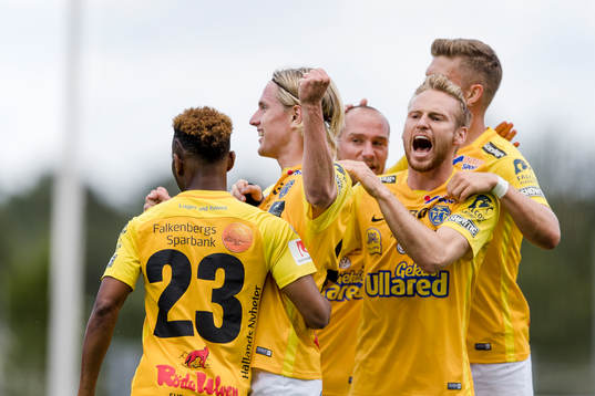 Falkenbergs spelare jublar