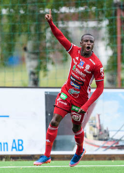 Piteås Moses Duckrell jublar efter sitt 1-0 mål