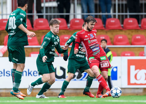 Piteås Johan Hedström med bollen