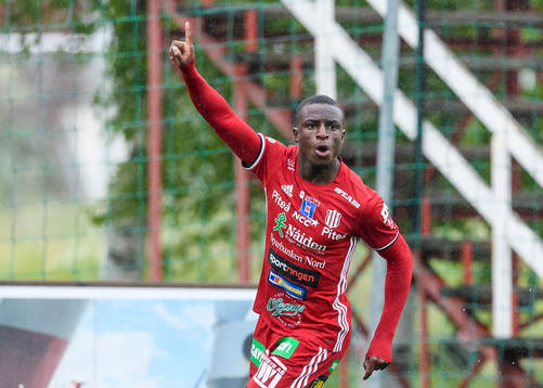 Piteås Moses Duckrell jublar efter sitt 1-0 mål