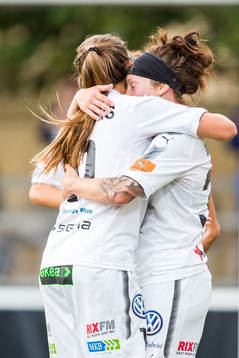 Rosengårds Lieke Martens och Ella Masar McLeod jublar efter 2-0