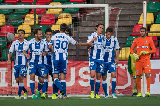 IFK Göteborgs Mads Albaek , Tobias Hysen , Scott Jamieson , August Erlingmark  och Emil Salomonsson jublar