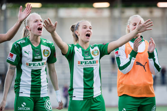 Hammarbys Julia Zigiotti Olme (m) jublar