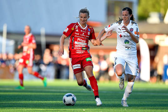 Piteås Emelie Lövgren och Rosengårds Lotta Schelin