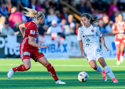 Rosengårds Lieke Martens med bollen