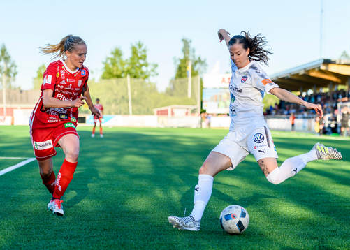 Rosengårds Lotta Schelin med bollen