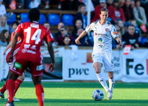 Rosengårds Lotta Schelin med bollen