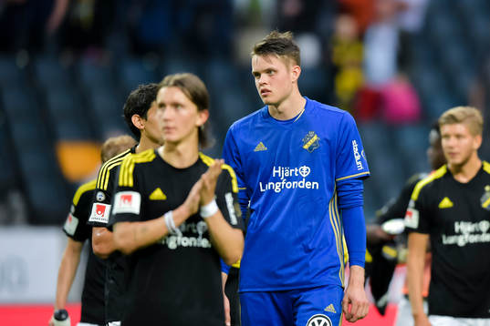 s målvakt Oscar Linnér deppar