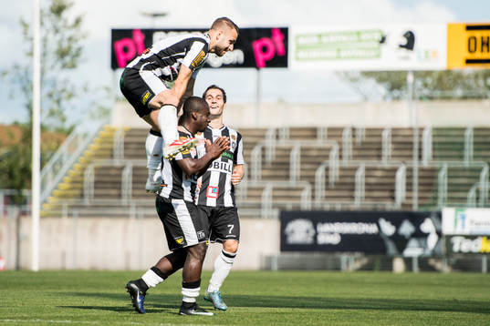 Landskronas Igor Arsenijevic jublar tillsamens med Thierry Zahui efter att Thierry Zahui gjort 2-0