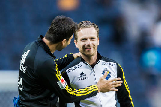 s assisterande tränare Bartosz Grzelak  och målvakt Kyriakos Stamatopoulos jublar efter fotbollsmatchen i kvalet till Europa League mellan AIK och Klaksvik den 6 Juli 2017 i Solna. 