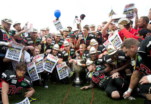 Carlstad Crusaders firar guldet med bucklan i mitten