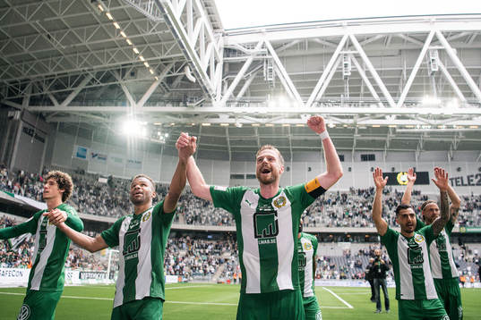 Hammarbys Romulo Cabral Pereira Pinto, Serge-Junior Martinsson Ngouali och Arnór Smárason jublar