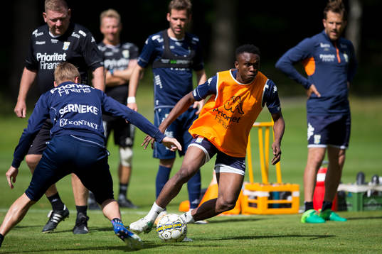 IFK Göteborgs Lawson Sabah mot Sebastian Eriksson