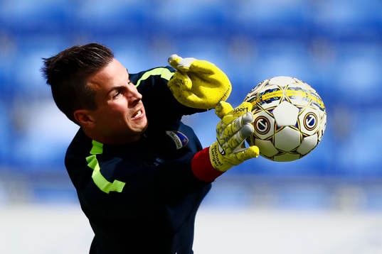 Norrköpings målvakt Michael Langer värmer upp före