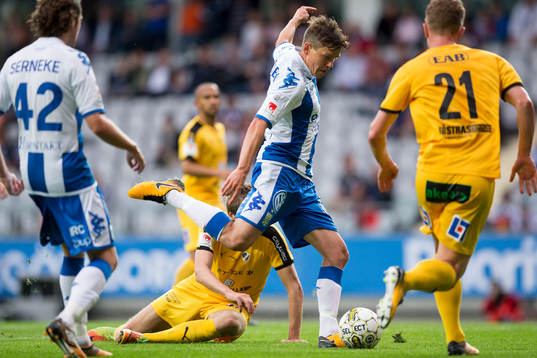 IFK Göteborgs Mads Albaek skjuter 1-0
