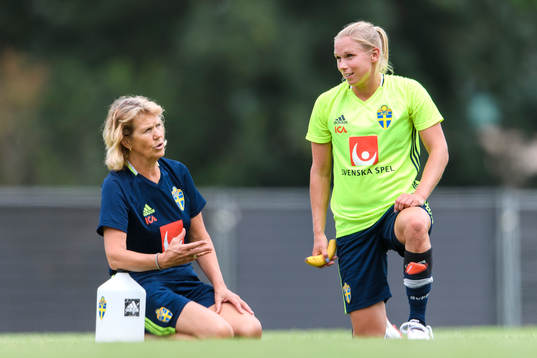 Sjukgymnast Kristina Forsblom och Jonna Andersson