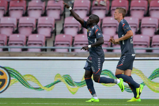 Kalmars Papa Alioune Diouf jublar