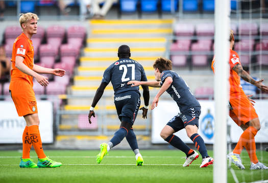 Kalmars Papa Alioune Diouf jublar