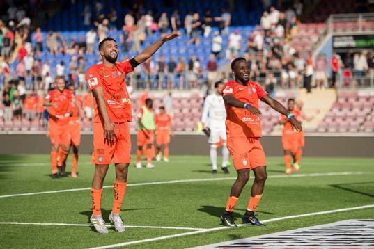 AFC Eskilstunas Omar Eddahri och Buya Turay jublar