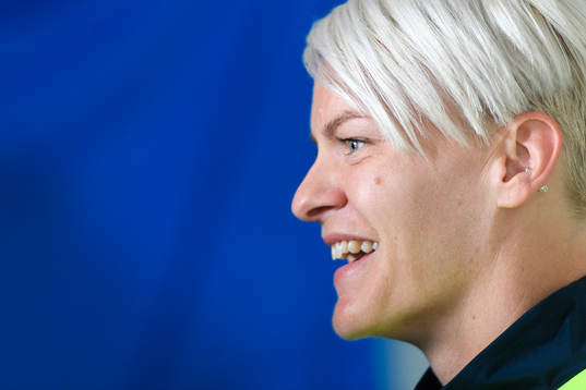 Nilla Fischer blir intervjuad innan en träning med det svenska landslaget i fotboll den 15 juli 2017 i Arnhem.
