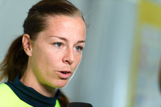 Lotta Schelin blir intervjuad innan en träning med det svenska landslaget i fotboll den 15 juli 2017 i Arnhem.