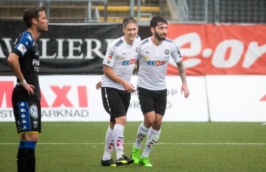 Jubel vid Örebros Nahir Besaras hattrick och 4-0 mål