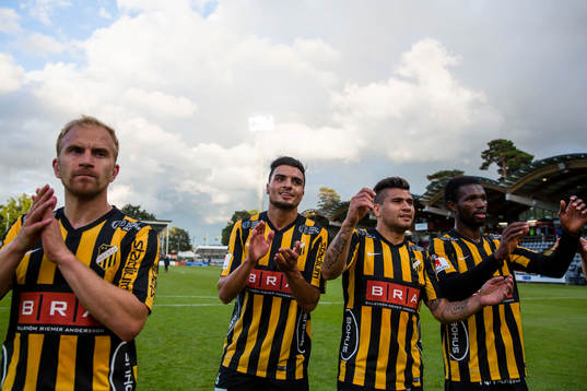 Häckens Kari Arkivuo, Ahmad Yasin och Paulinho jublar