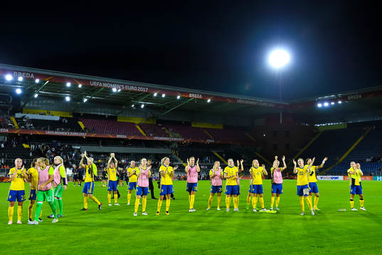 Sveriges spelare tackar publiken