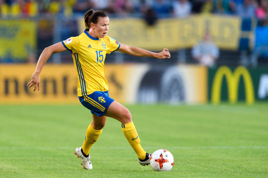 Sveriges Jessica Samuelsson i fotbollsmatchen mellan