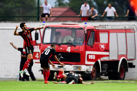  Vardars spelare jublar efter 2-1